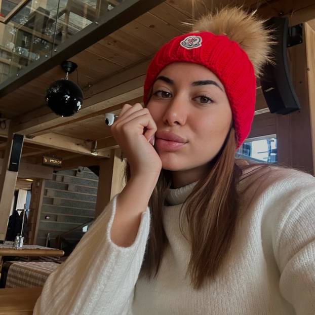 FOTO MMA voditeljica iz Srbije imponirala visinom u Zagrebu