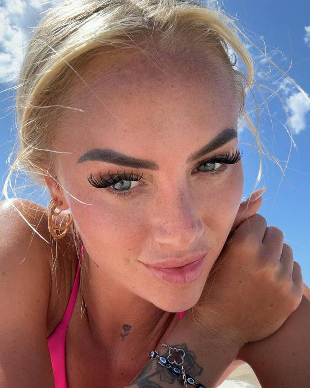 FOTO Slavlje Švicarki pratila je s klupe, a kada je izašla na teren proslaviti - gledali su samo nju