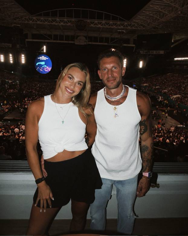 FOTO Gem, set, meč i - tangice! Najbolja tenisačica svijeta mami poglede u oskudnim izdanjima