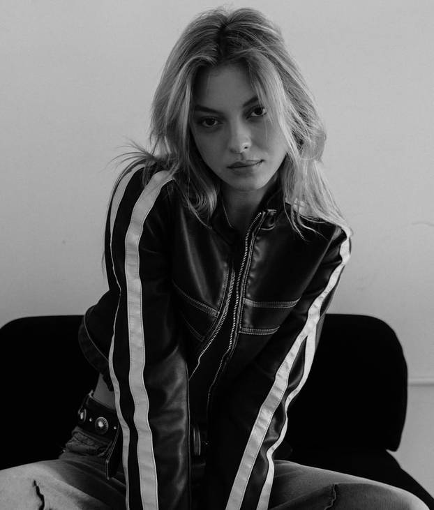 FOTO Nova djevojka Orlanda Blooma voli se fotkati u tangama: Evo kako joj stoje...