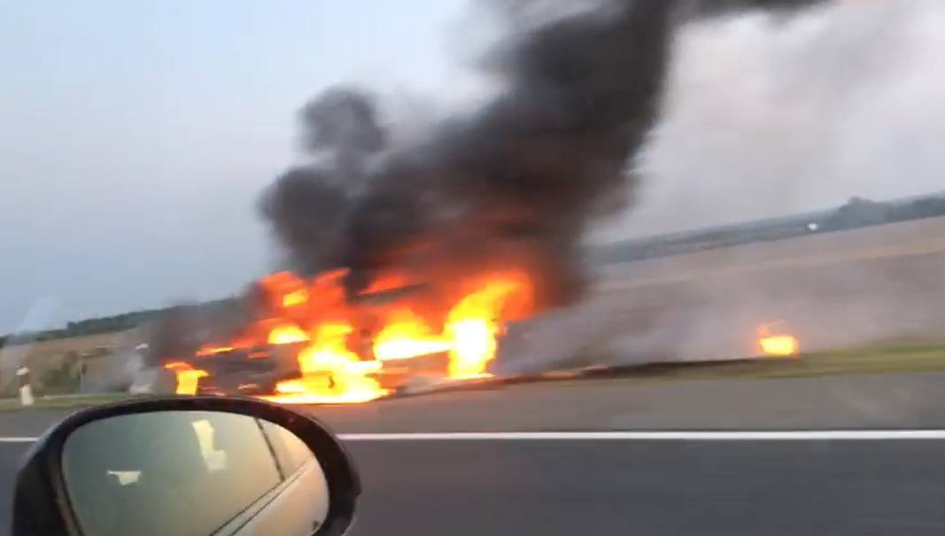 Buktinja na autocesti: 'Bilo je strašno, cijeli auto je izgorio'
