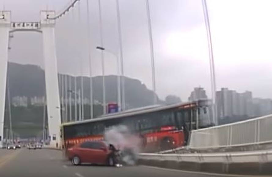 Napala vozača jer je promašila stanicu pa poginulo 15 putnika