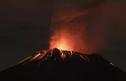 Meksiko je na oprezu: Vulkan izbacuje pepeo, avioni ne lete