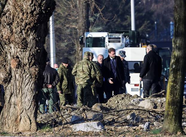 Zagreb: Premijer Andrej Plenković i  nadležni članovi Vlade obišli su mjesto pada besposadne letjelice