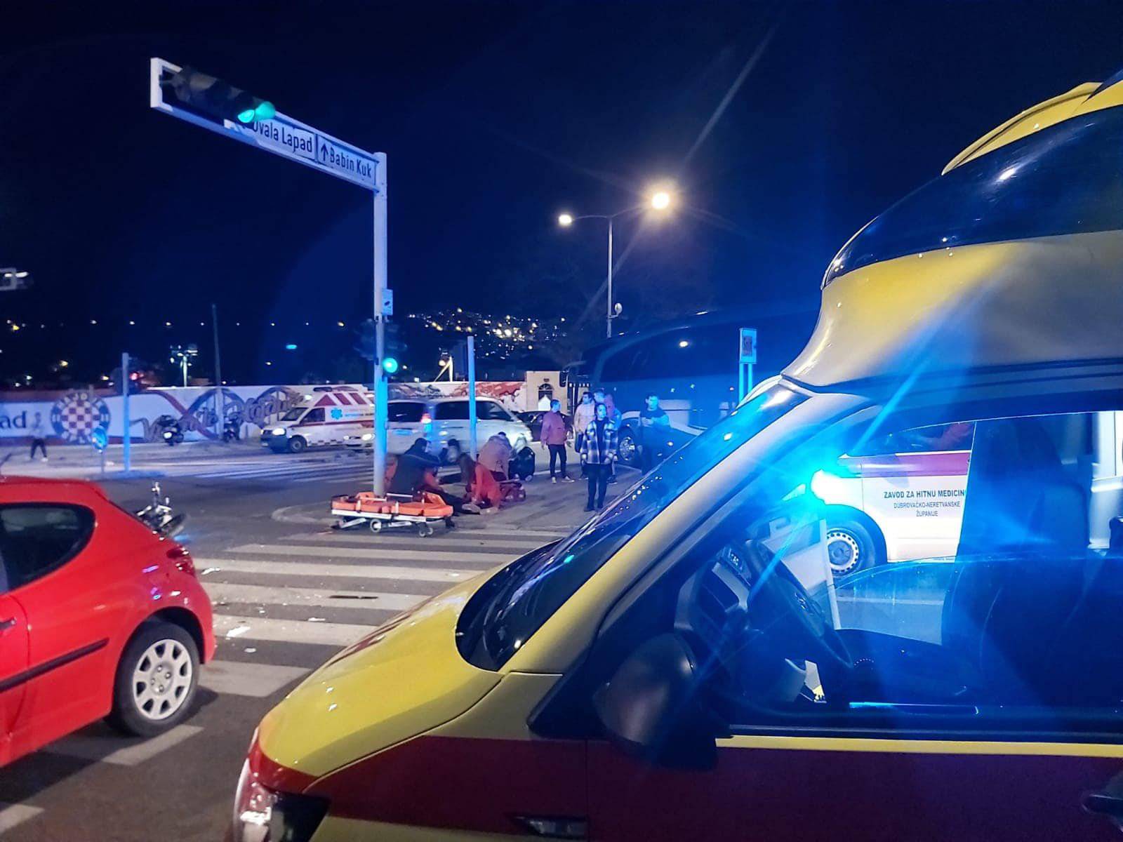 Teška nesreća u Dubrovniku: Auto je naletio na motocikl