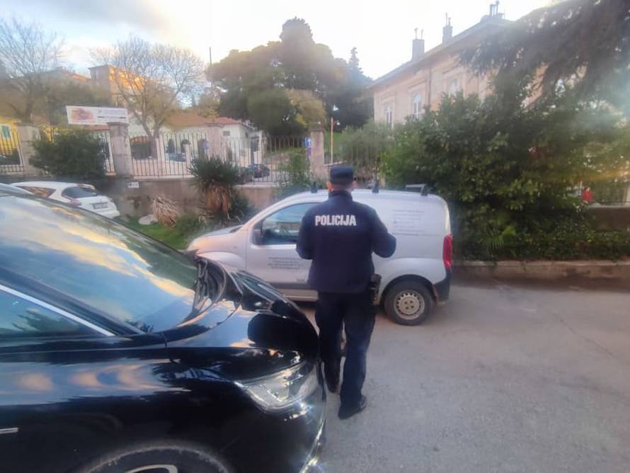 Vlasnica psa kojeg je staford rastrgao u centru Pule: 'Vukla sam ga, ali on ga nije puštao'