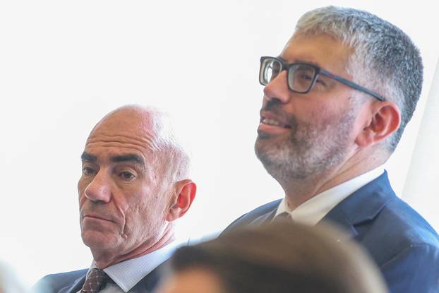 Predsjednik Republike Zoran Milanovi? uru?io je odlikovanja i priznanja