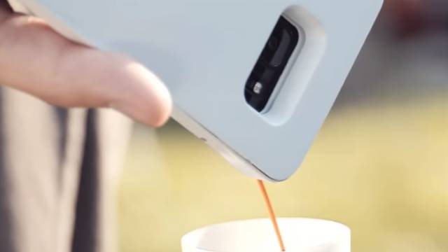 Spojili dvije ovisnosti u jednu: Popijte kavu iz svog mobitela!
