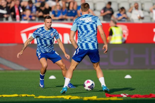 Thun: Zagrijavanje igrača prije početka utakmice FC Thun - GNK Dinamo