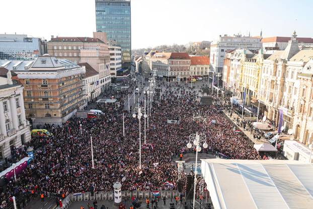 Panorama svečanog dočeka hrvatske rukometne reprezentacije u Zagrebu