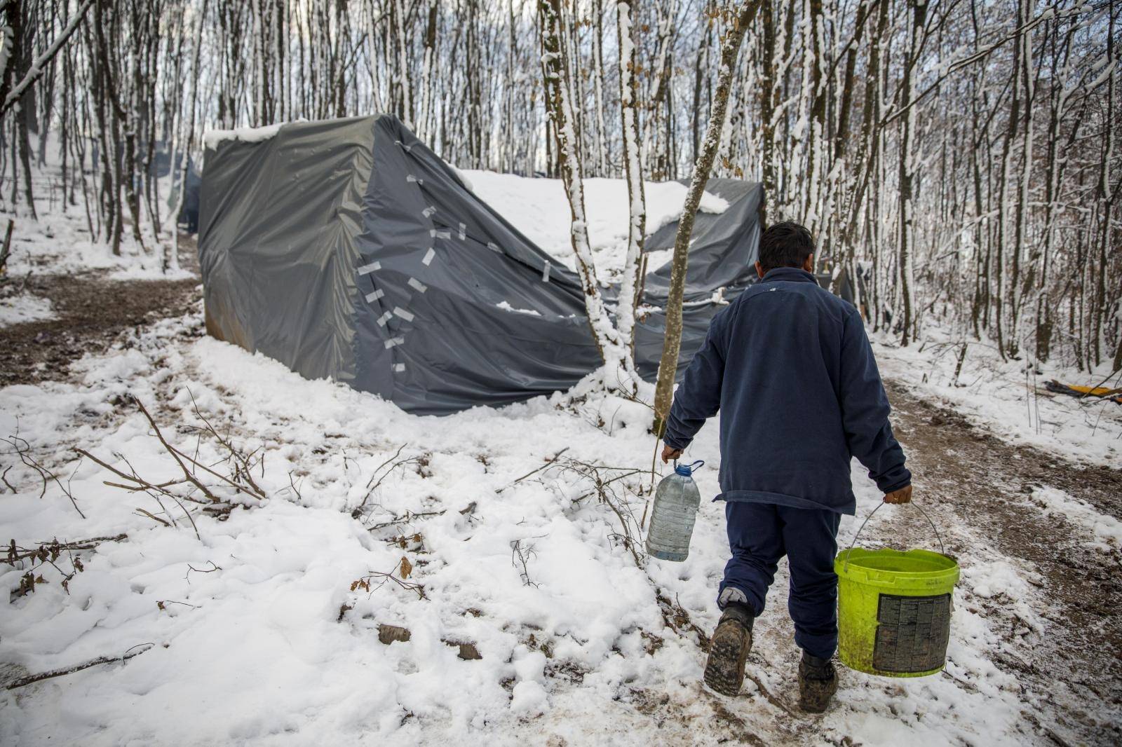 U šumama oko Velike Kladuše nalazi se nekoliko stotina migranata