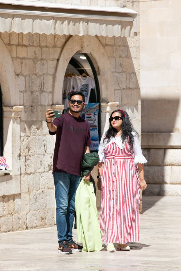 Dubrovnik: Veliki broj turista u razgledavanju grada