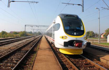 Izbjegnuta tragedija: Brzi vlak zaustavio se gdje nije trebao
