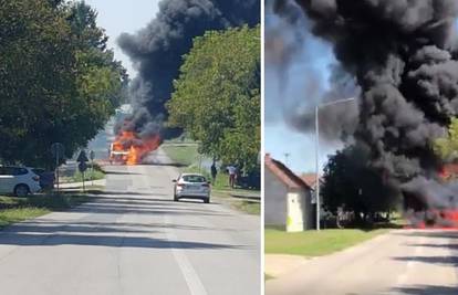 Kombi izgorio na cesti, a velika vatra se proširila na dvije kuće