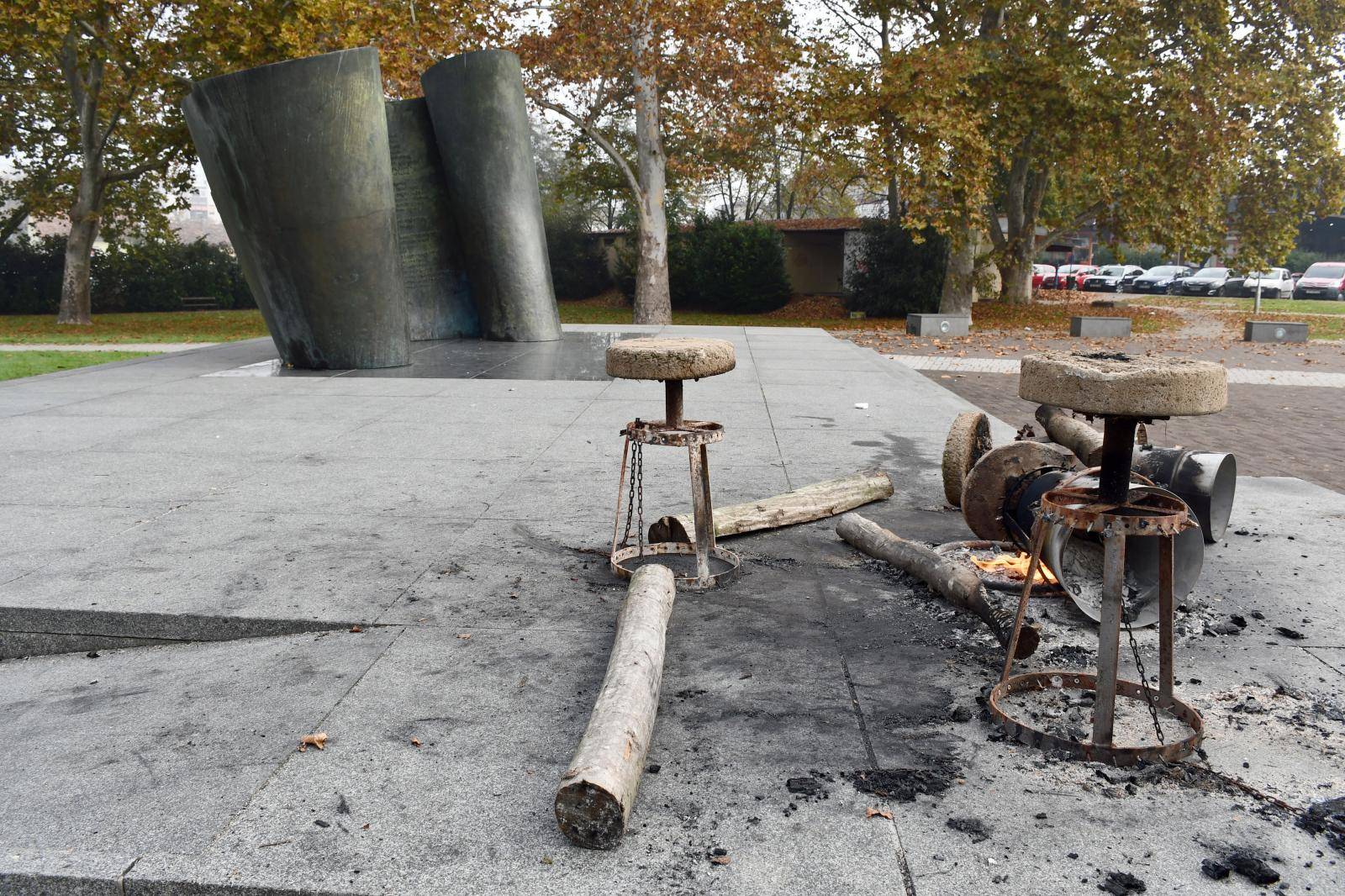 Sisak: Vandali ponovno uniÅ¡tili spomenik poginulim hrvatskim braniteljima