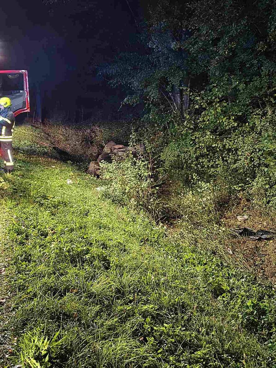 UZNEMIRUJUĆE Tinejdžeri   u Slavoniji autom sletjeli u kanal