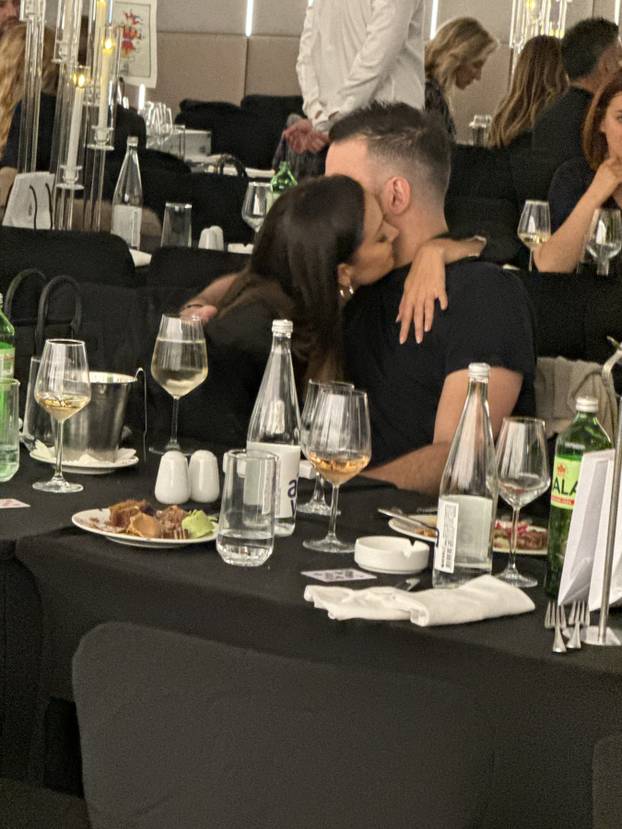 Beograd: Aleksandra i Filip Živojinović razmjenjuju nježnosti na promociji novih proizvoda kompanije "Lady B" Lepe Brene 