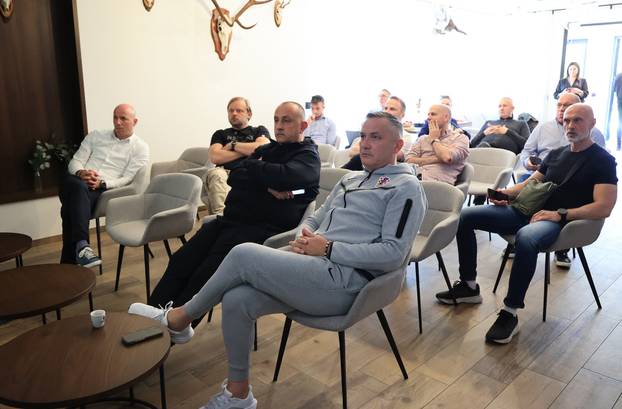 Marijan Kustić uz kolege prati sve utakmice posljednjeg kola Prve HNL