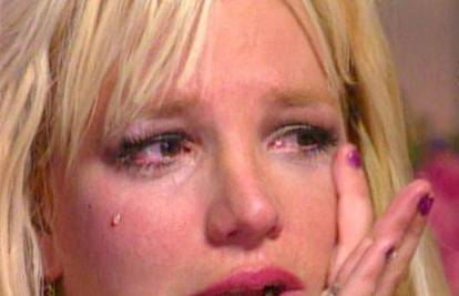 Britney se ispovraćala po sebi u muškom WC-u