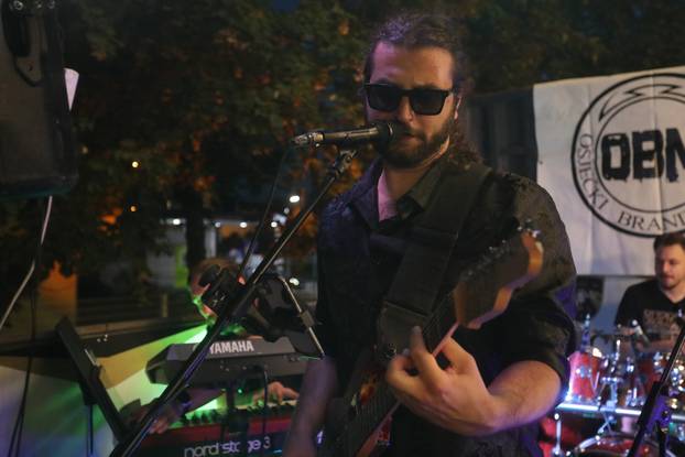 Osijek: Rock bend Echoes zabavljao Osječane na prvom pokretnom koncertu