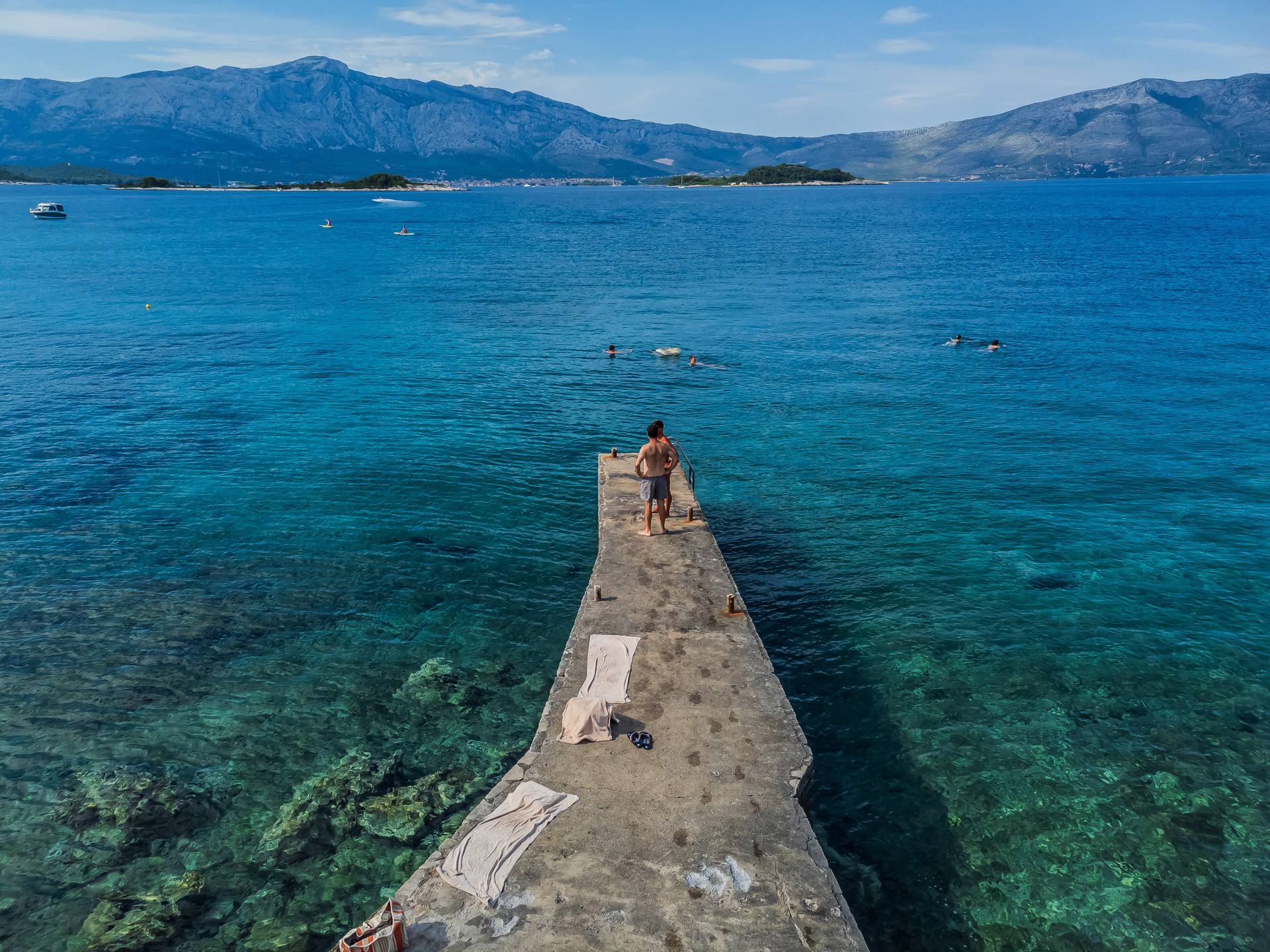 Na plaži Bilin Žal kod Lumbarde svatko može pronaći svoj komadić raja