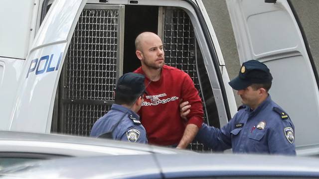Zagreb: Policija prepraćuje Jurja Mesića u prostorije Državnog odvjetništva