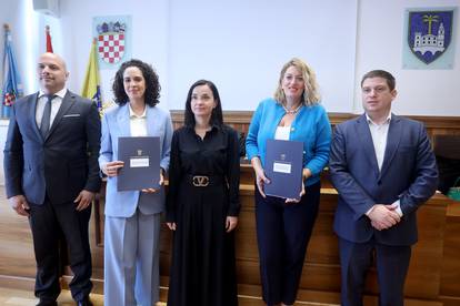 FOTO Oleg Butković i ministrica Vučković na dodjeli ugovora o zatvaranju odlagališta Kalvarija