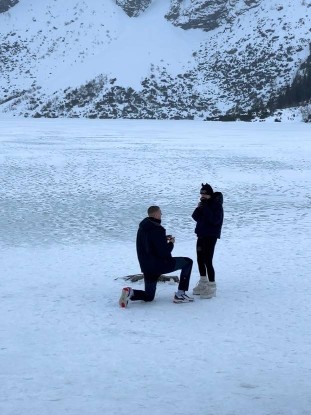 FOTO Najpoznatija Hrvatica na TikToku zaručila se za srpskog košarkaša. Pogledajte reakciju