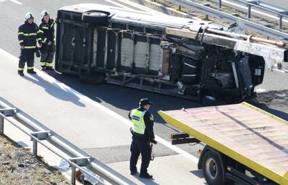 Nesreća na autocesti kod čvora Zagvozd: Ozlijeđeno dvoje ljudi