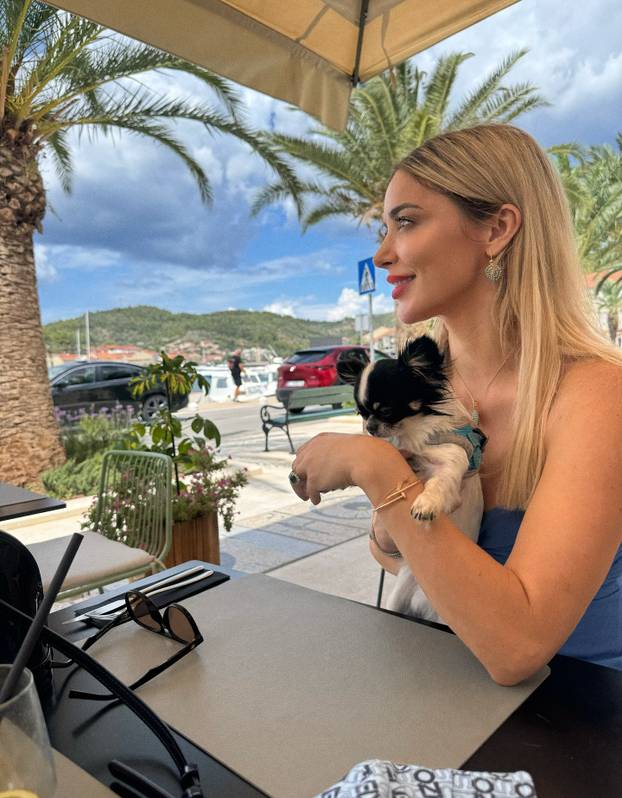 FOTO Naša prekrasna novinarka zaljubila se u ikonu Reala. Brak im je kao iz bajke, dobili i sina