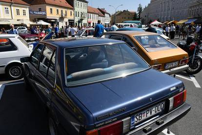 FOTO Oldtimer susret u Požegi