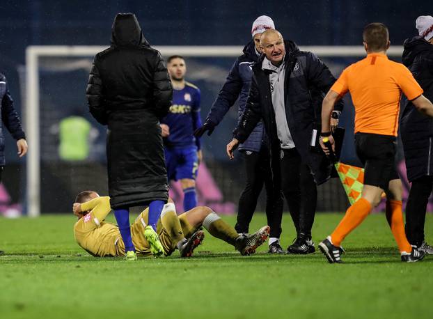 Hajduku pripao derbi: Livaja i Sahiti srušili Dinamo, Maksimirom letjele baklje
