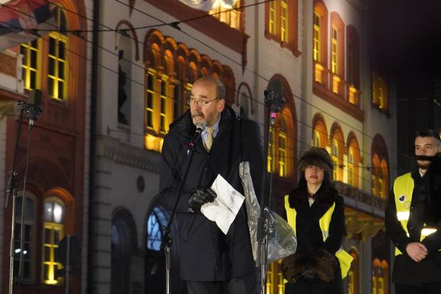 Beograd: Studenti u blokadi organizirali su ispred zgrade Rektorata skup pod nazivom "Znanje je moć"