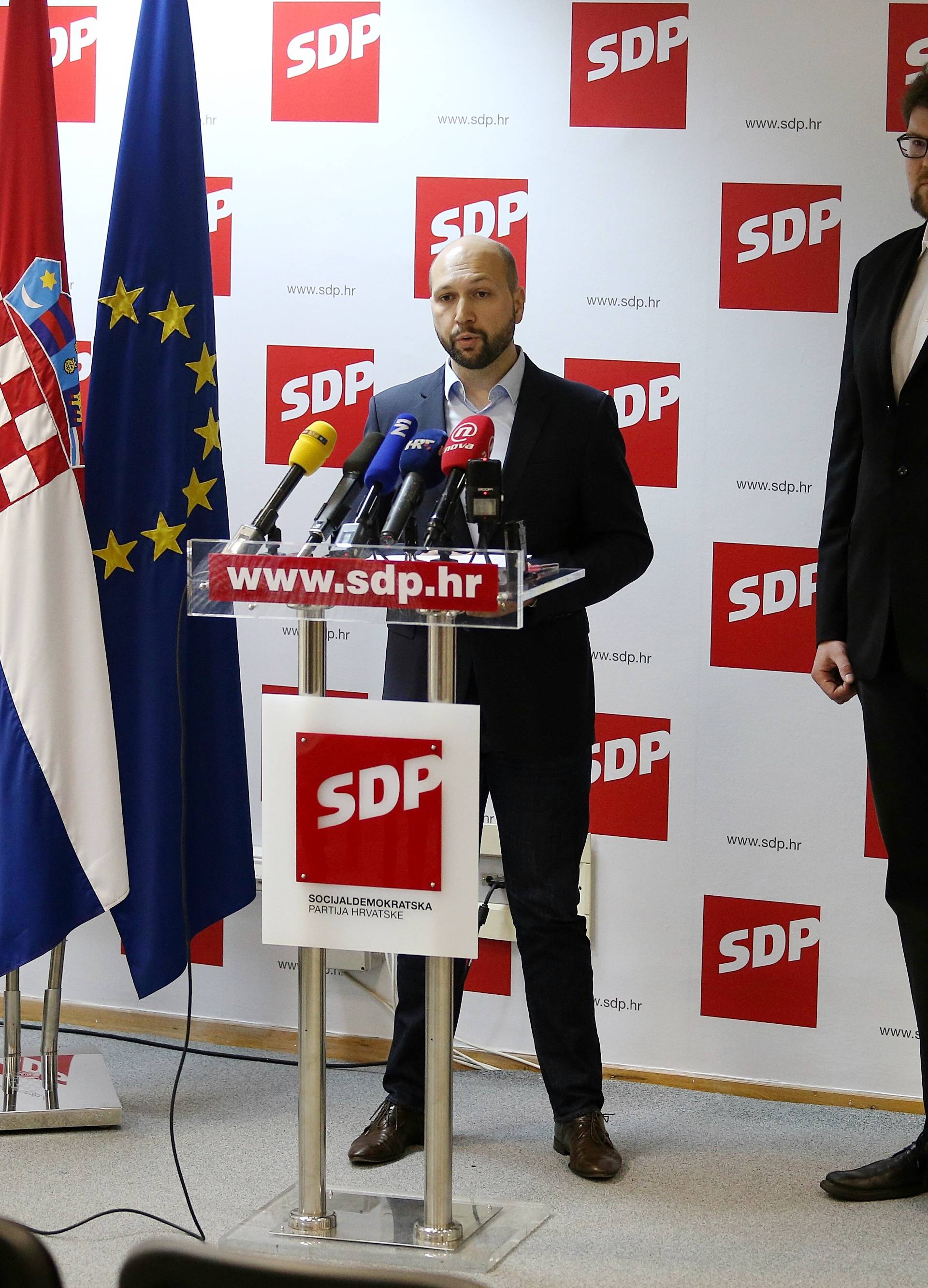 SDP tvrdi: Smijenjeni ministri krše Ustav i Zakon o Vladi...