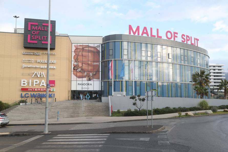 Split: Osjetno manji promet na prilazima trgovačkim centrima