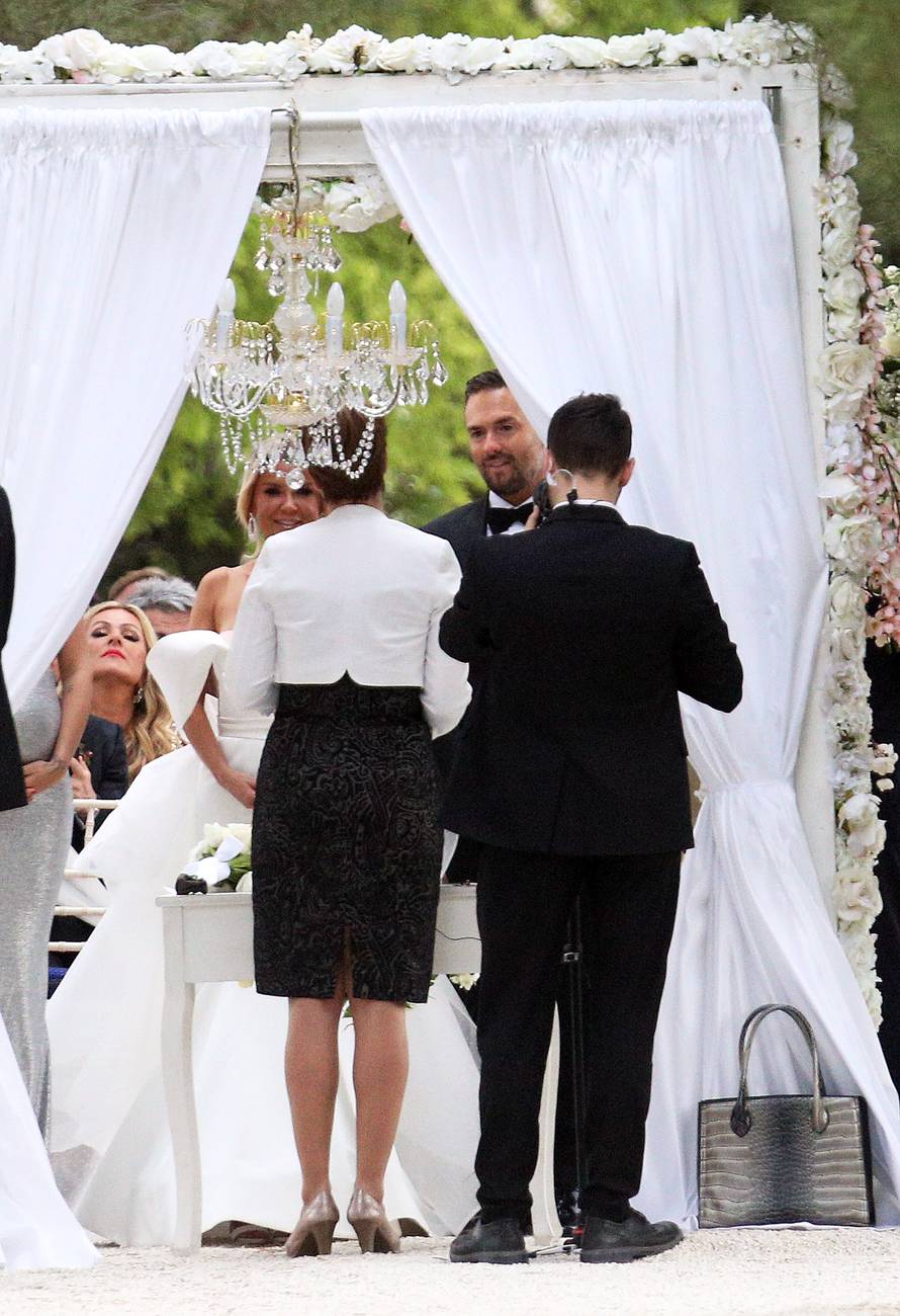 Udala se Maja: Majka ju pratila do Nenada, haljinu radio Mačak