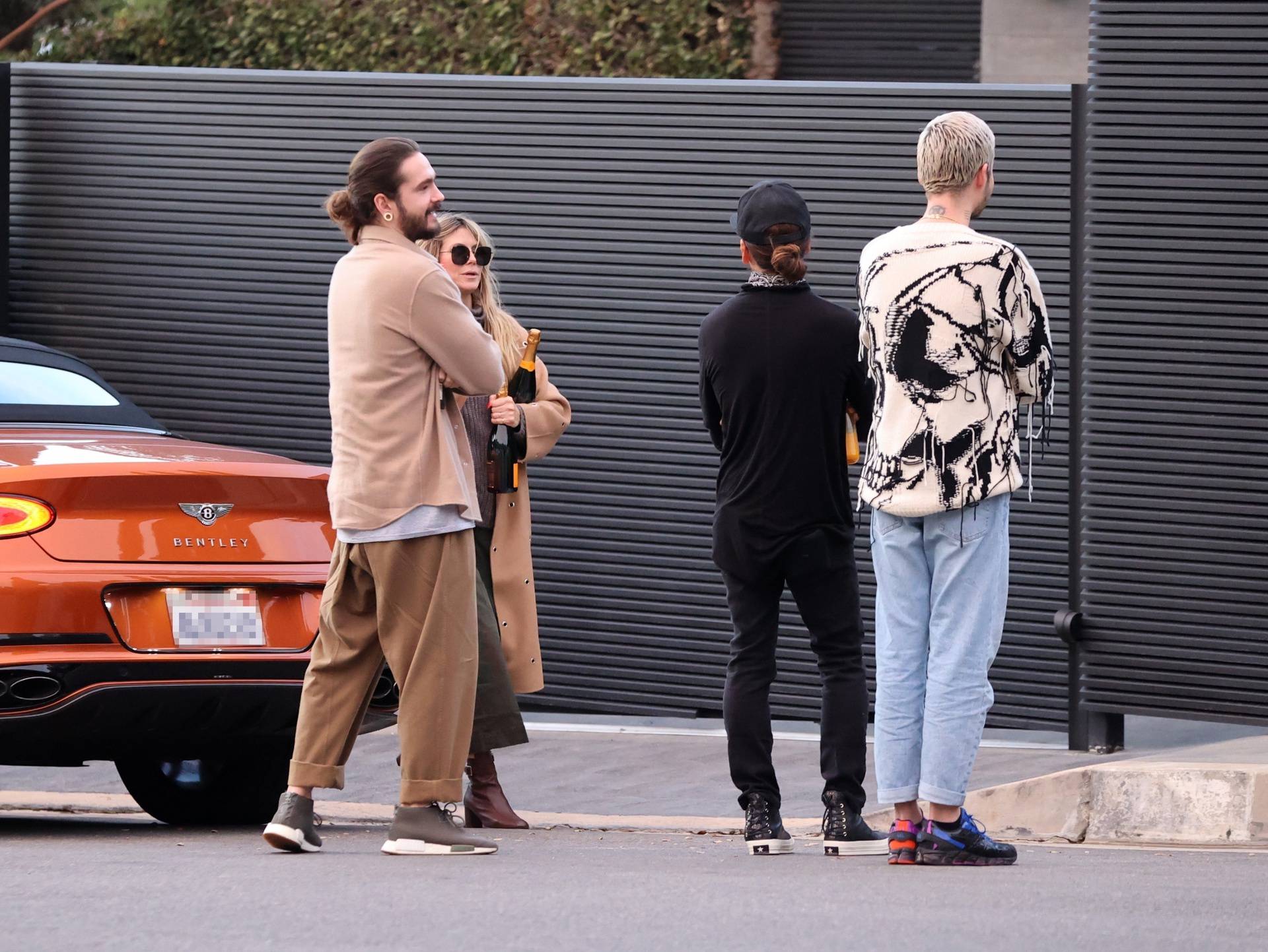 *EXCLUSIVE* Heidi Klum and Tom Kaulitz celebrate a friend's new home with two bottles of Champagne