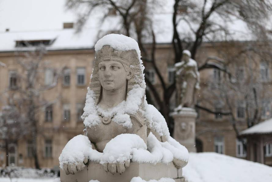 Snježni pokrivač je zabijelio je Osijek