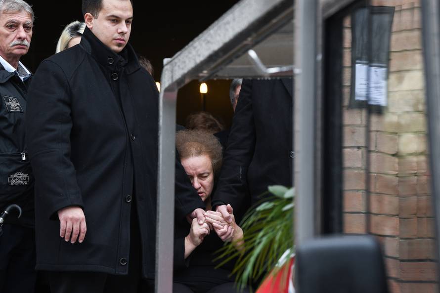 Supruga Dudeka neutješna na sprovodu: 'Ostao si naš pajdaš'