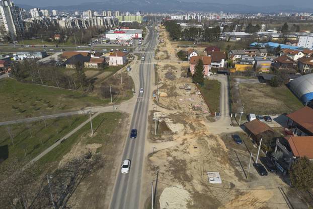 Pogled iz zraka na rekonstrukciju Sarajevske ulice u Zagrebu i prvo proširenje tramvajske pruge nakon 20 godina