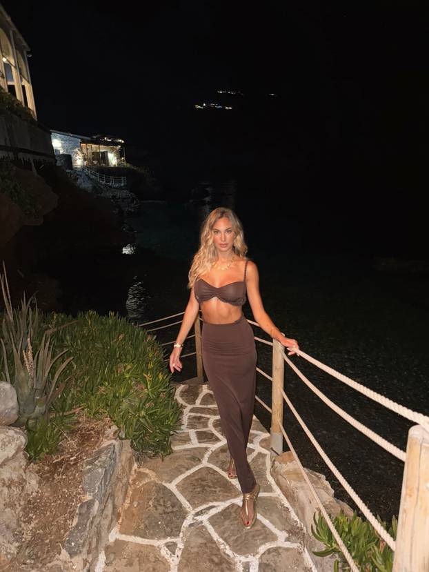 FOTO Talijanska voditeljica je konkurencija Diletti Leotti pred kamerama! Bila je i misica...