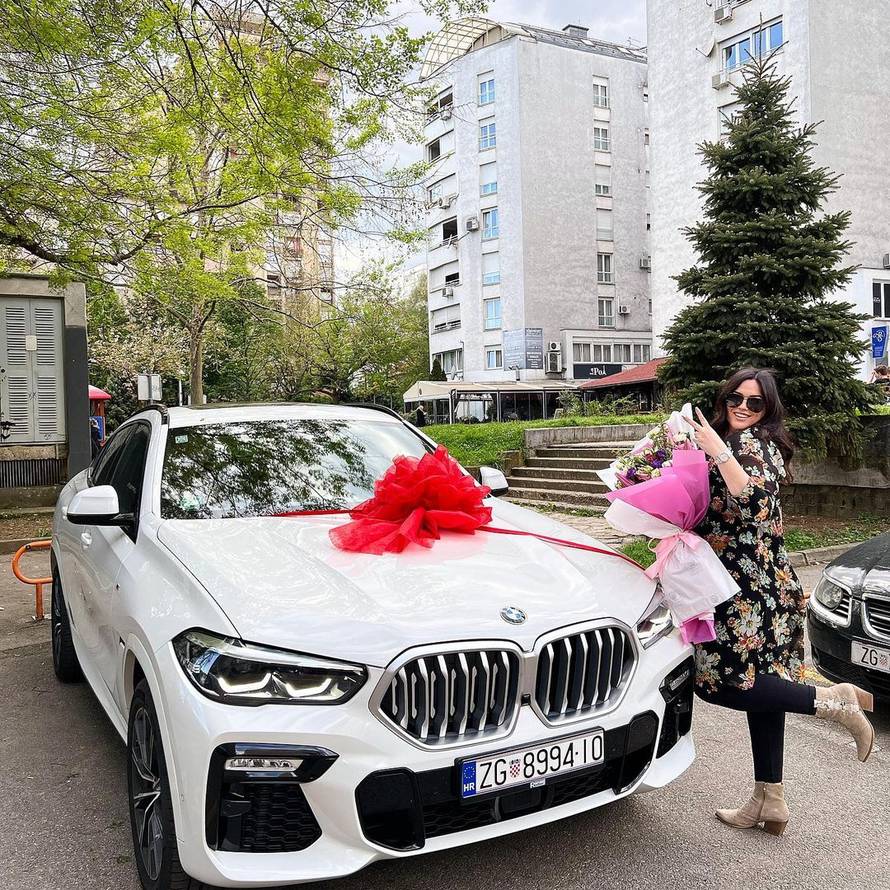 Što se sve poklanja poznatima: Misici Barbari luksuzni Porsche, Soraji džip od 360.000 eura...