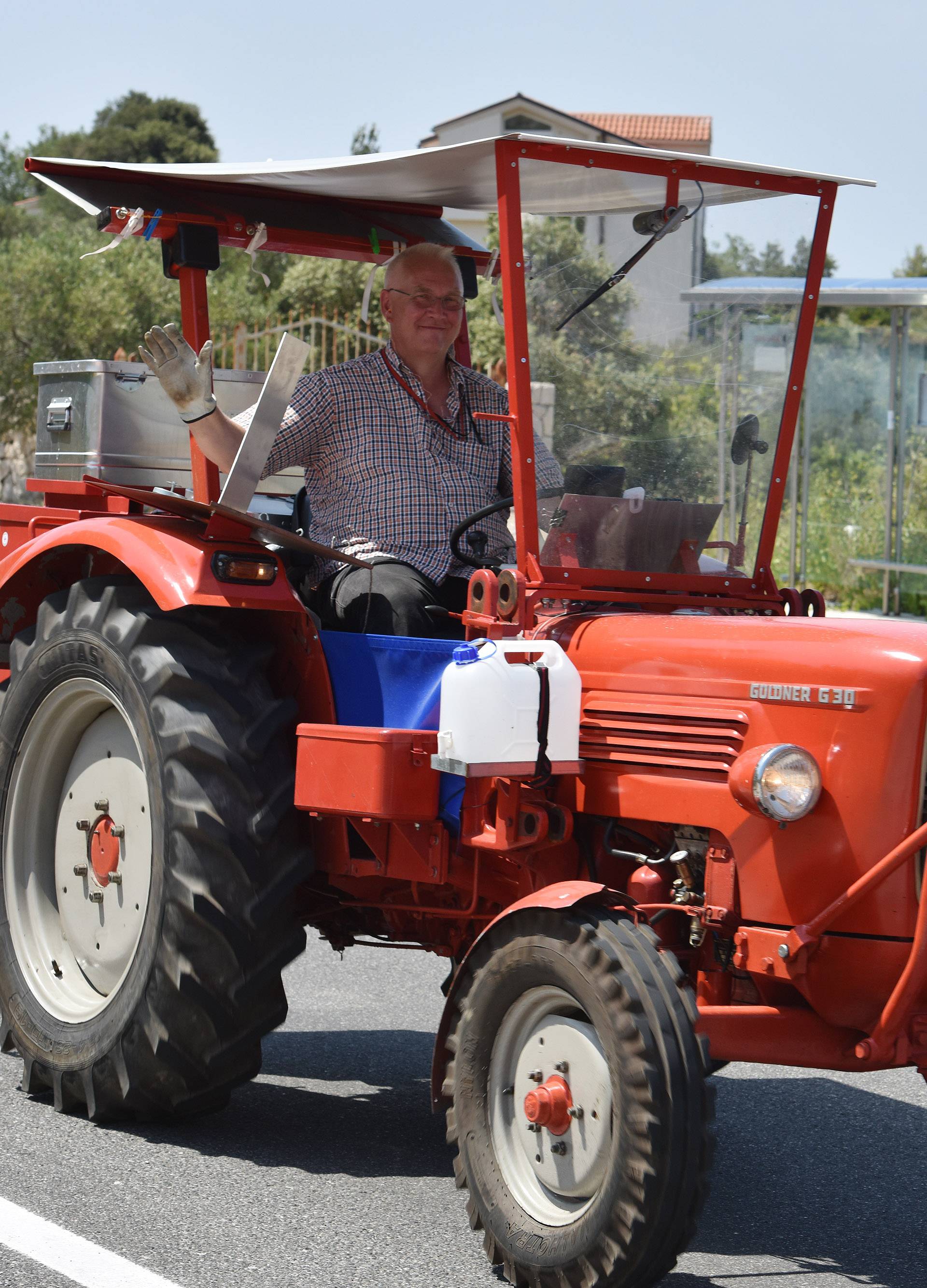 Nijemac (63) na ljetovanje u Hrvatsku putovao traktorom