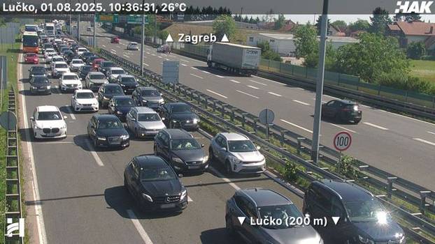 FOTO Kreće udarni vikend, kod Lučkog se zagužvalo: Kolone su prema moru, vozi se usporeno