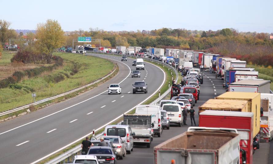 Zagreb: Zbog nesreće između Jakuševca i Kosnice stvaraju se velike gužve