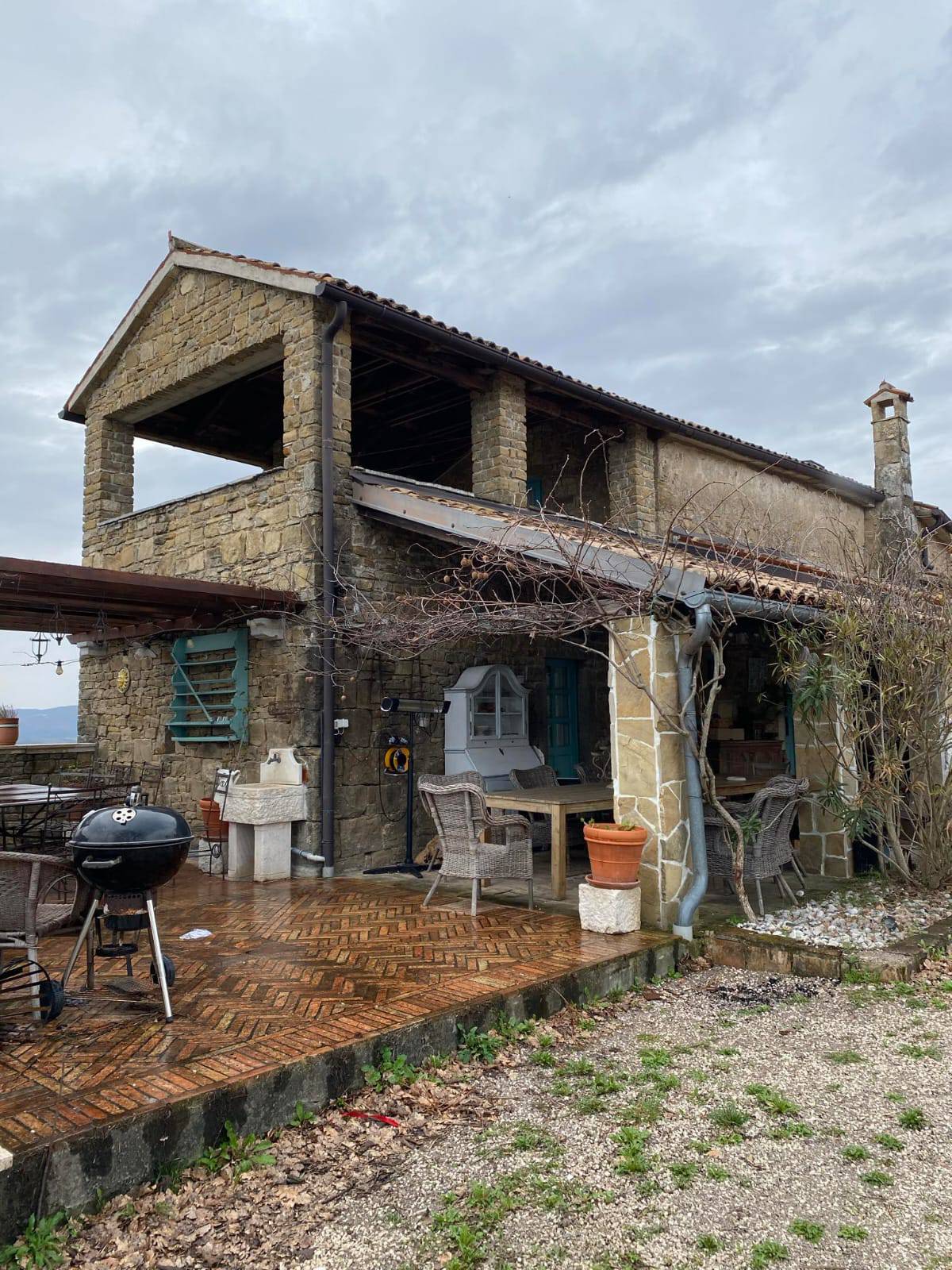 Ovo je vila Hrvoja Vojkovića u Istri. Tjedan dana je 5740 eura. 'Ima tu oranica i za tulipane...'