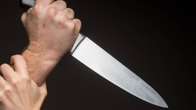 Traže zatvor za maloljetnika: U Splitu je nožem htio ubiti brata