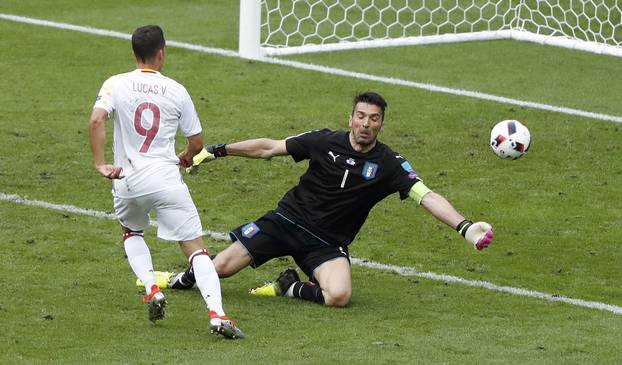 Italy v Spain - EURO 2016 - Round of 16