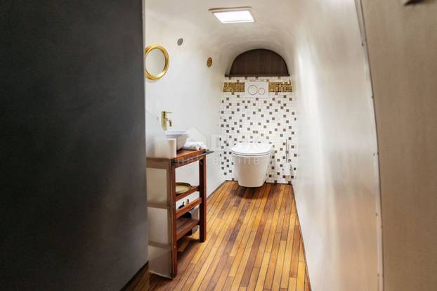 FOTO Hrvat prodaje avion. U njemu se može živjeti - sad je kućica! Cijena je hit. Zavirite...