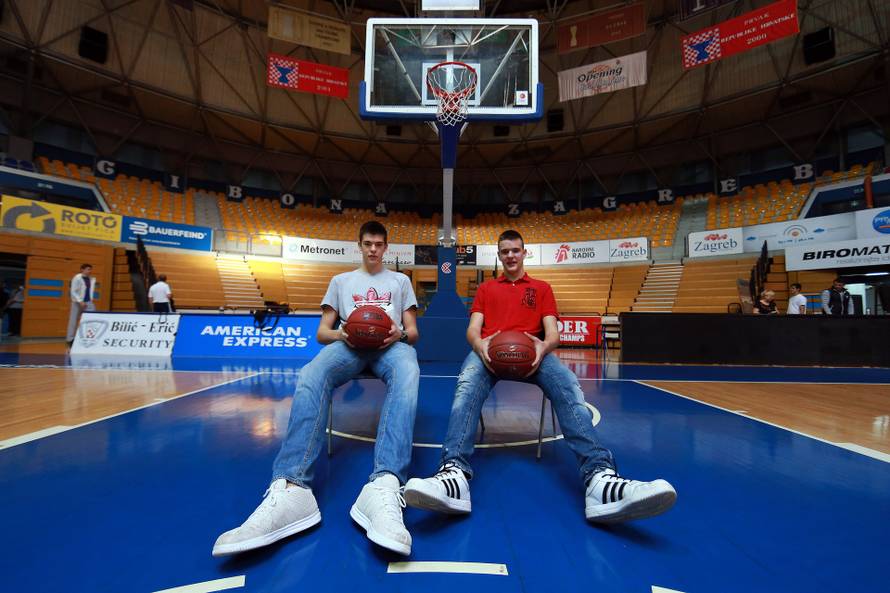 Zagreb: Igra?i KK Cibona bra?a Ivica i Antonio Zubac 
